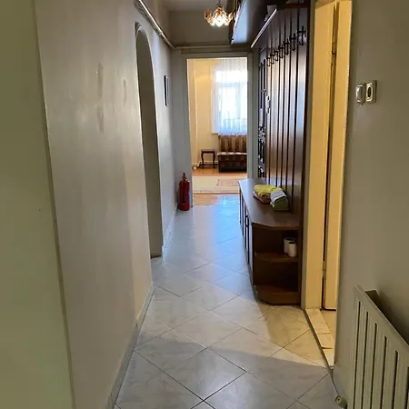 Spacious Very Close To The Tram *