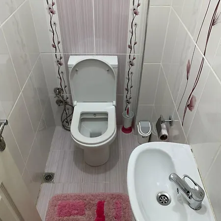 Spacious Very Close To The Tram Apartmán *