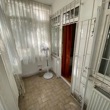 Spacious Very Close To The Tram *