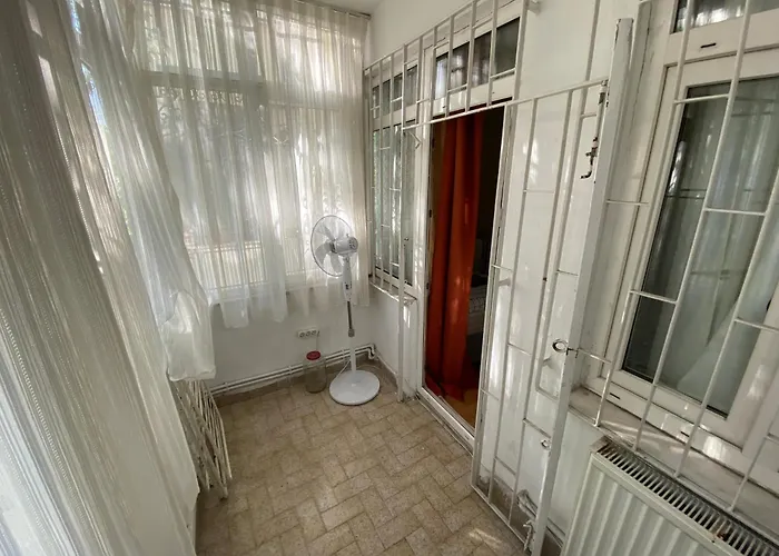 Spacious Very Close To The Tram *