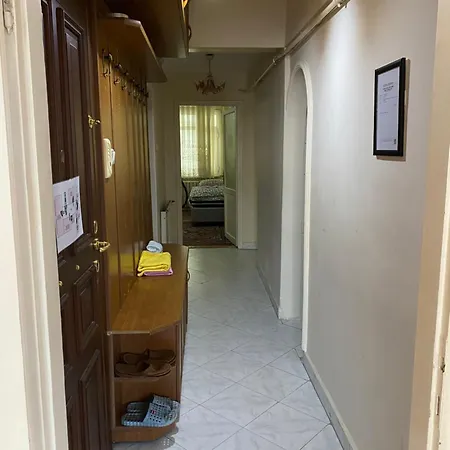 Apartment Spacious Very Close To The Tram