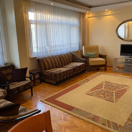 Apartment Spacious Very Close To The Tram